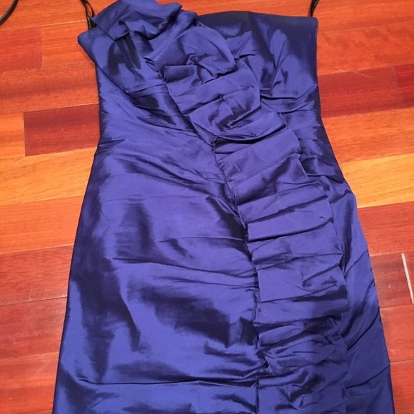 Dresses - Picture 2 of 8